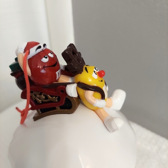 Green M&M Snowball Ornament Candy Container Sleigh Christmas Collectible - Picture 5 of 9